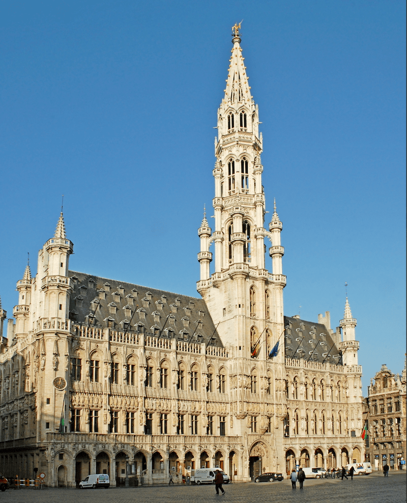 A picture of the city hall in the morning in Grand Place 